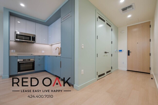 Foto del edificio - ~8 Weeks FREE~ Fully Furnished, Luxury Pri...