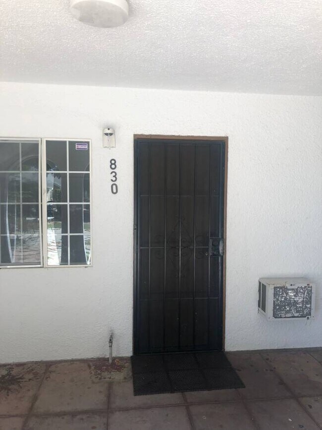 Foto del edificio - 830 Rose Ave