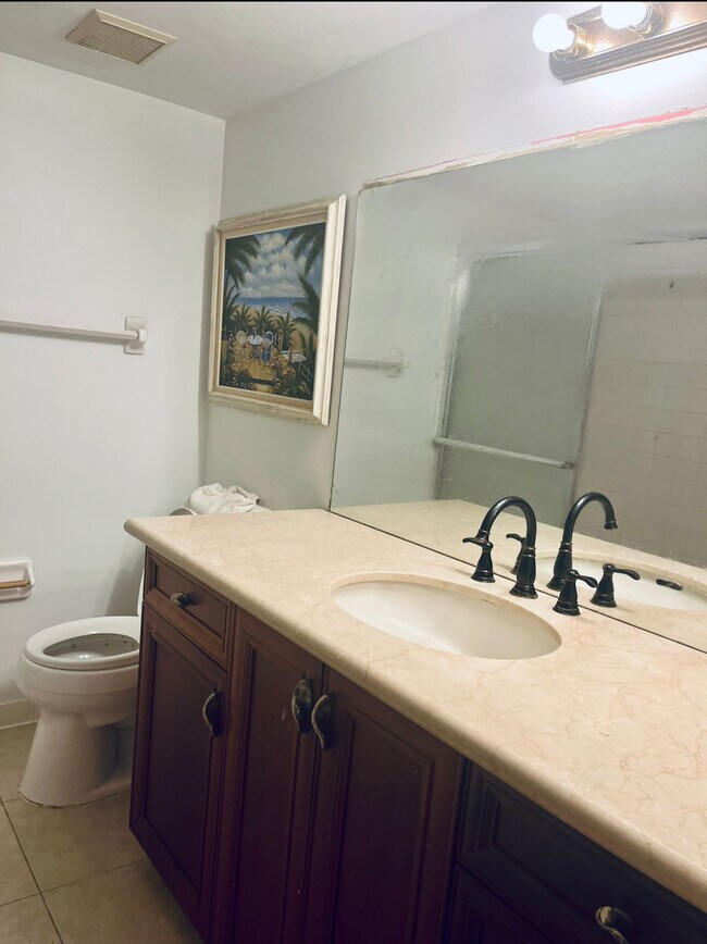 Foto del edificio - 707 Gardens Dr