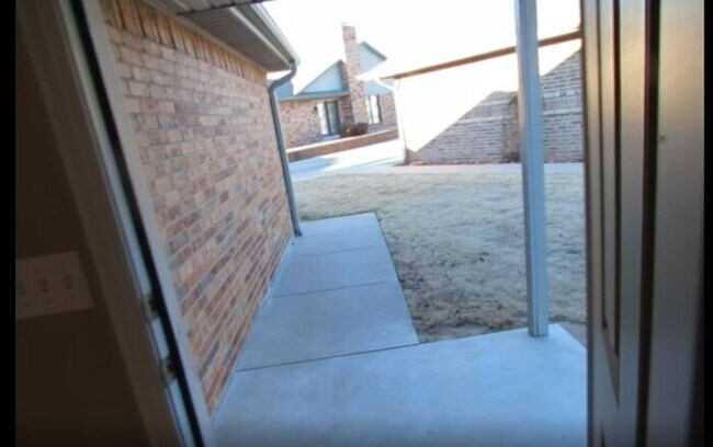Foto del edificio - Great 2 bed/1 bath South OKC Duplex