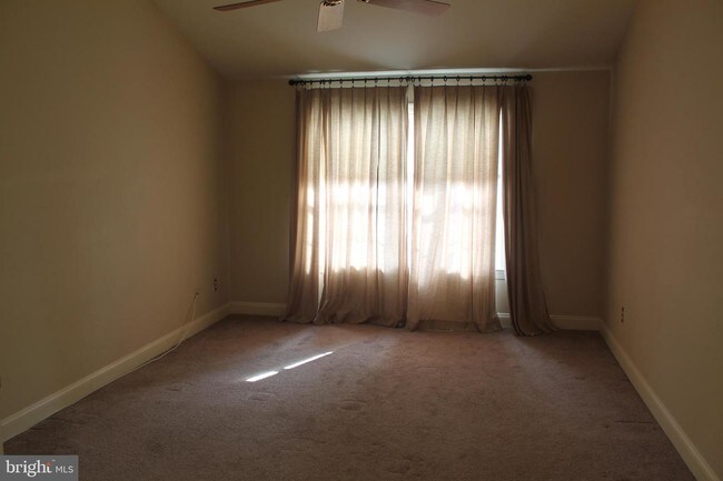 Foto del edificio - 4639 Old Oak Rd