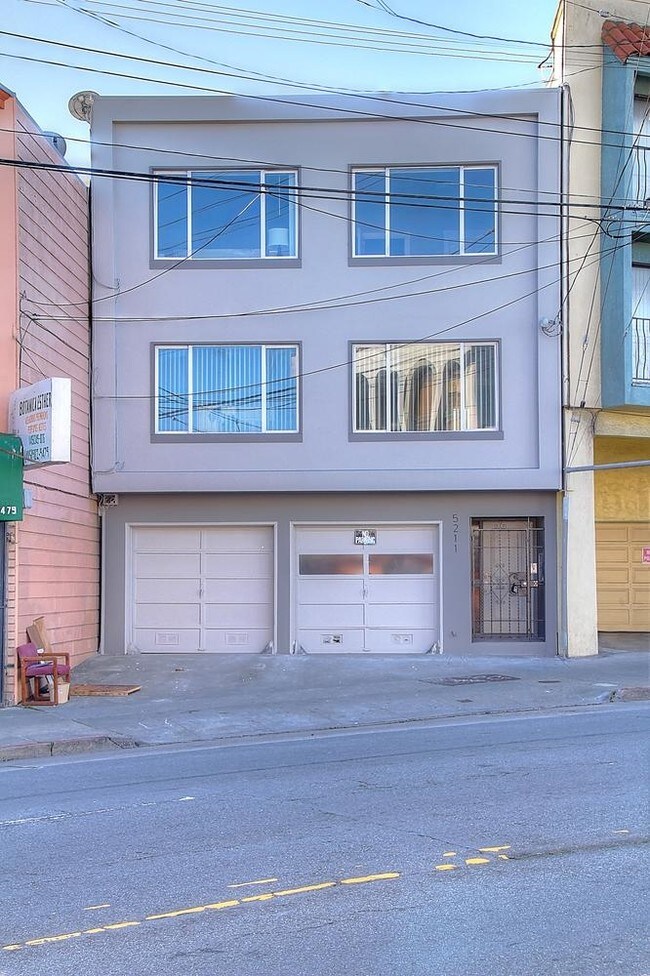 Foto del edificio - 5211 Mission St