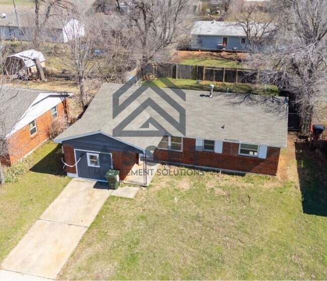 Building Photo - 1216 McGregor Dr