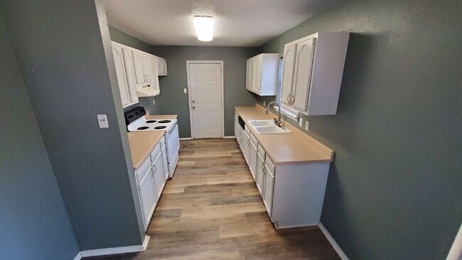 Foto del edificio - "Charming 3-Bed, 2-Bath Home in Lubbock with 1150 Sq Ft of Comfortable Living Space!"