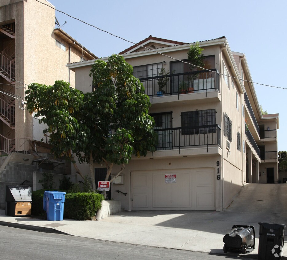 Primary Photo - 916 Centennial St