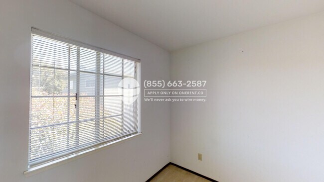 Foto del edificio - 807 Adams Ct