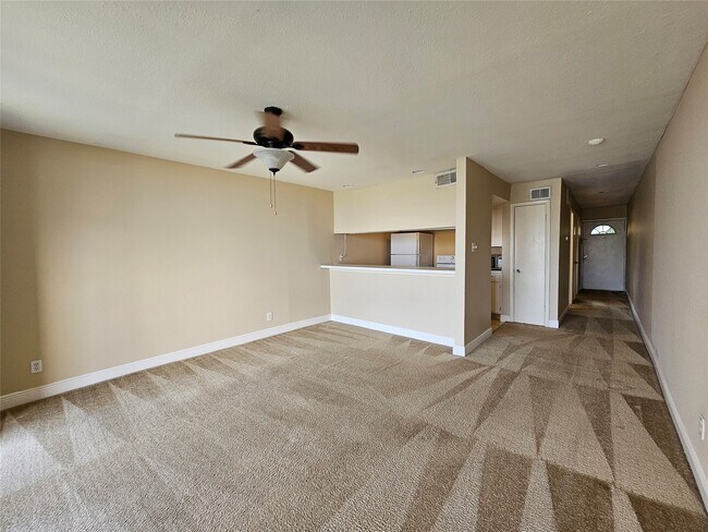 Foto del edificio - 12600 Melville Dr