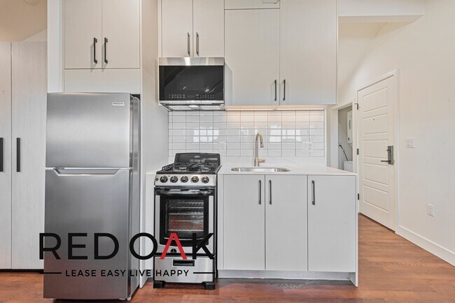 Foto del edificio - ~2 Months FREE~ Bask in Comfort in this Tw...