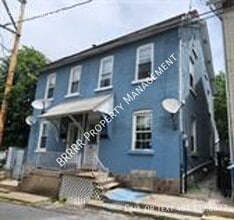 Building Photo - 529 Bradley St
