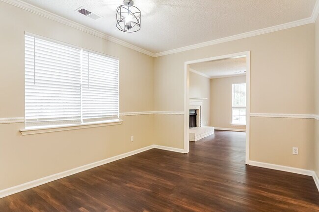 Building Photo - 215 Dolphin Ct