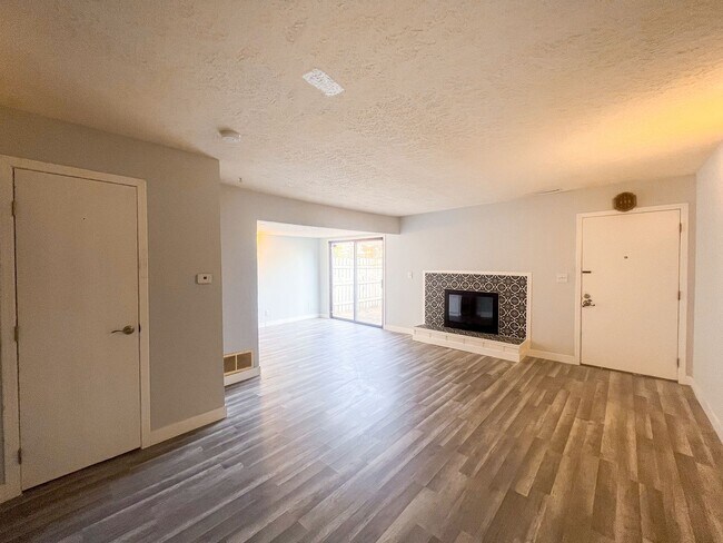 Building Photo - 8350 Paso Del Norte Ct