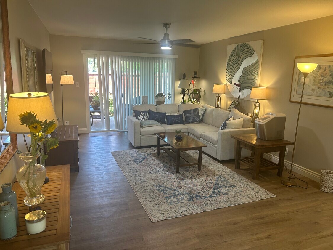 Foto principal - 208 N La Plaza