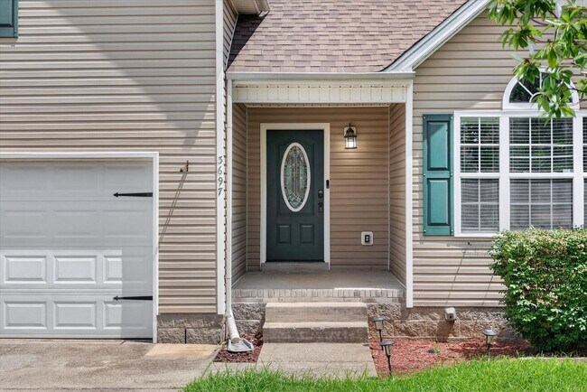 Building Photo - Pet Friendly Three Bedroom with Bonus!