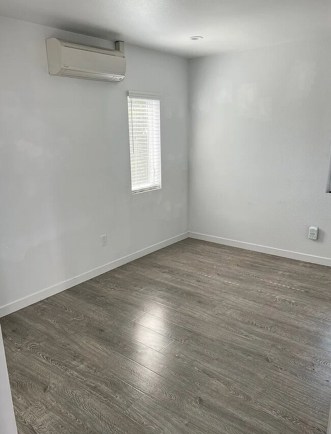 Building Photo - 4 Bedroom, 4 Bathroom Home – Ideal for Stu...