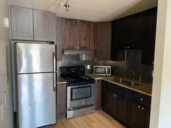 Photo - Nice updated condo unit close to downtown ...