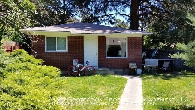 Building Photo - VIDEOTOUR: Private Cottage Close to Costco...