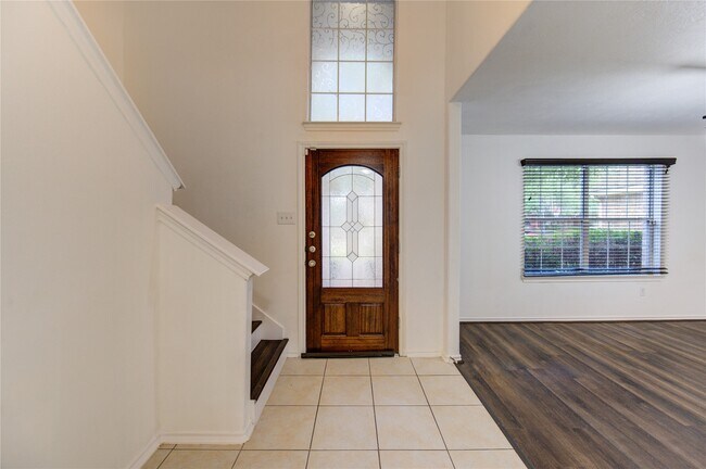 Foto del edificio - 5010 Moss Garden Ln