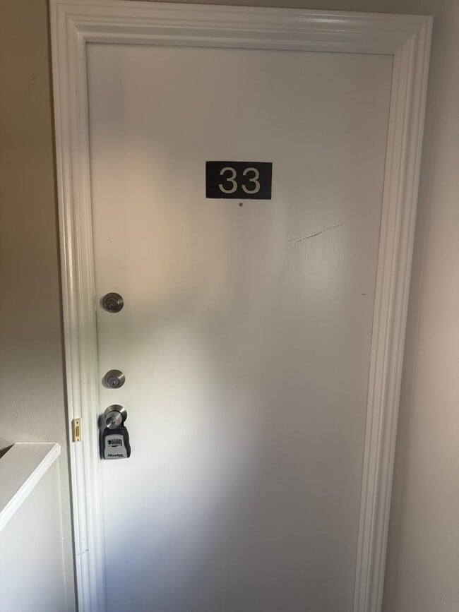 Building Photo - 6402 Del Monte Dr