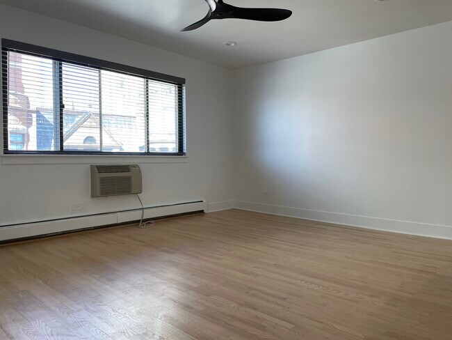 Foto del edificio - 455 W St James Pl