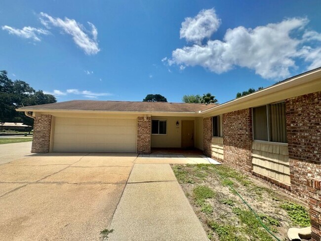 Foto del edificio - 135 Perdido Cir