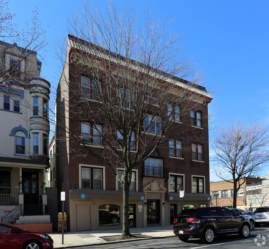 Building Photo - 4044-4050 Walnut St