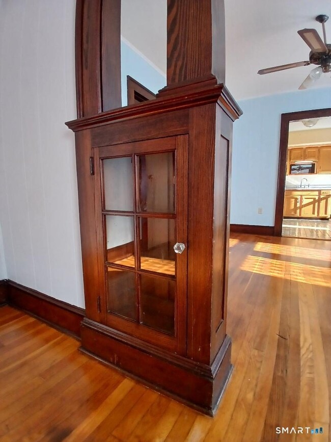 Building Photo - 652 High St