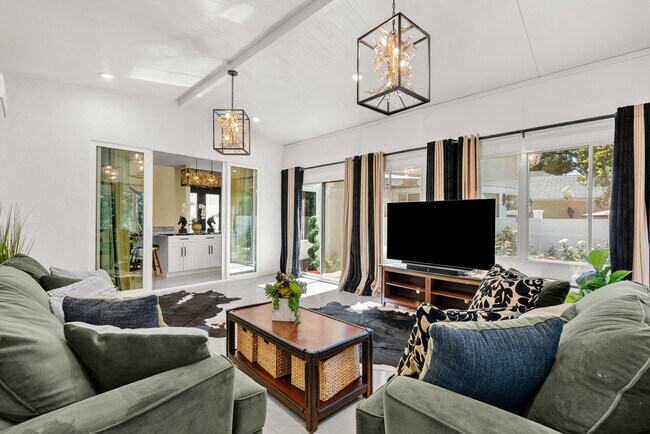 Foto del edificio - 17812 Parthenia St