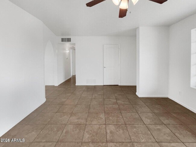 Building Photo - 2342 W Danbury Dr