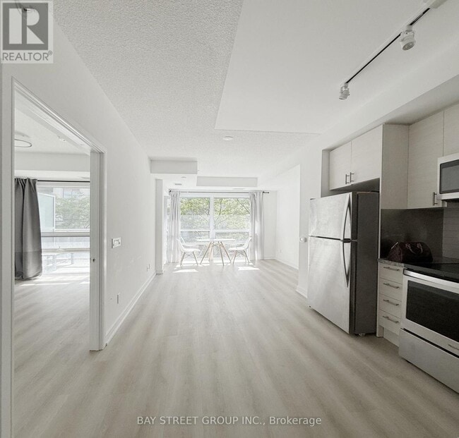 Building Photo - 621 Sheppard Ave E