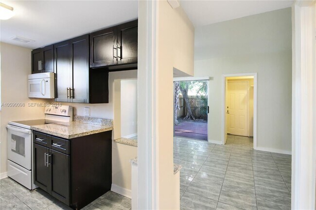 Foto del edificio - 270 NE 142nd St