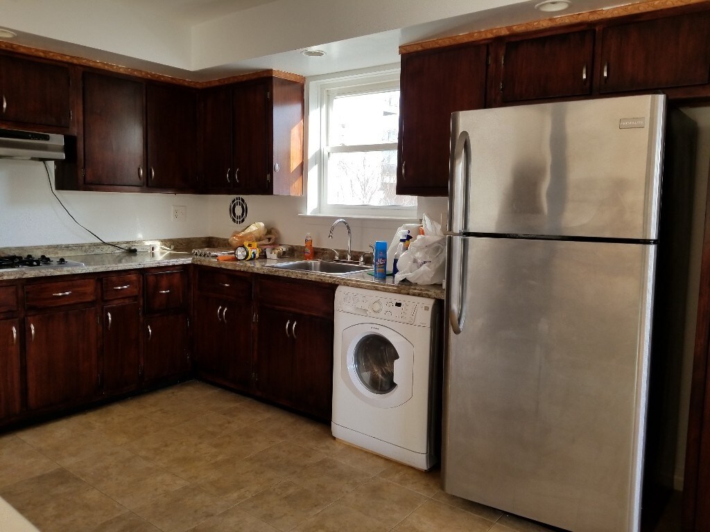 Foto del edificio - 2737 E 23rd St