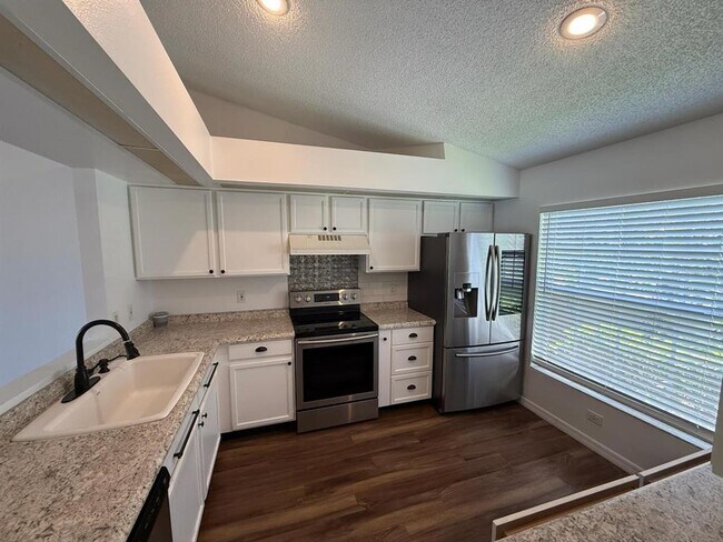 Building Photo - 13531 Summerton Dr