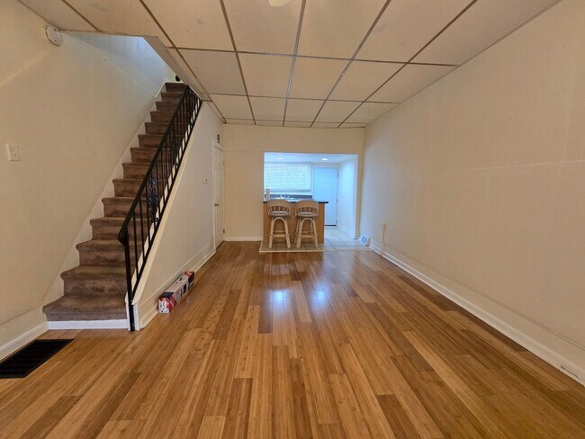 Foto del edificio - LOVELY 2 BEDROOM BREWERY TOWN HOUSE AVAILABLE NOW