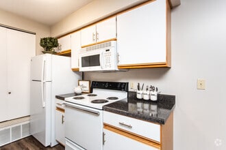 2BR, 2BA - 950 SF - Cove At Cooper Lakes