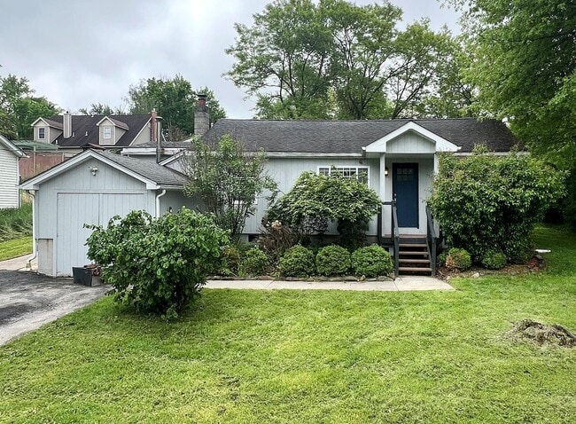 Building Photo - 453 Clove Rd