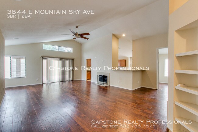 Building Photo - Amazing location with Mountain Views!