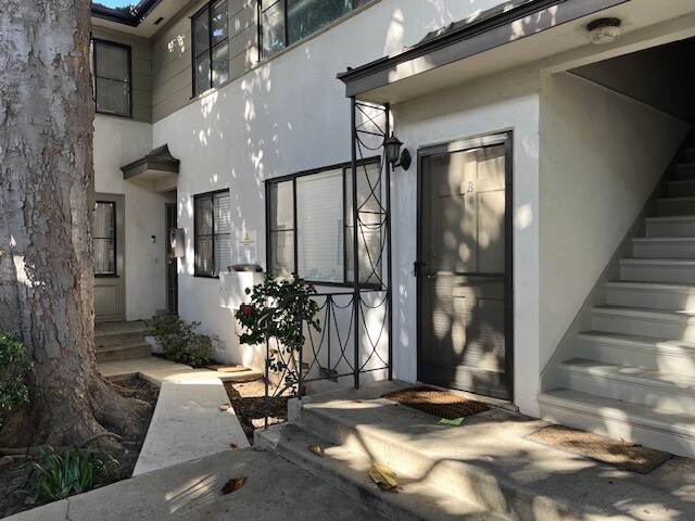 Foto del edificio - 3155 S Barrington Ave