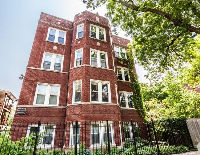 Building Photo - 1645 W Lunt Ave