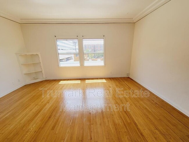 Building Photo - 410 E Harvard St