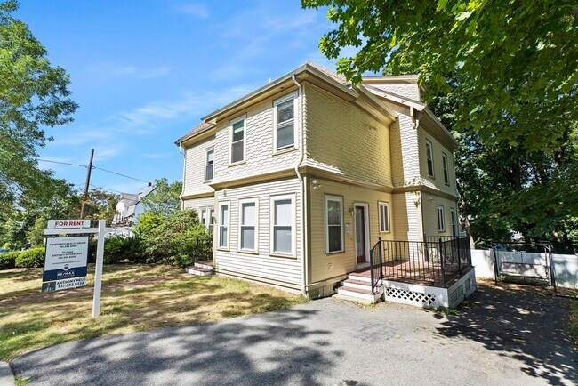 Building Photo - 72 Ripley St
