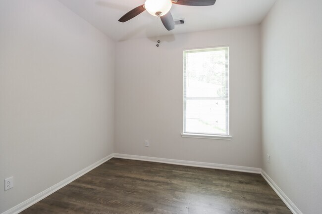 Building Photo - 13012 Stone Vly Wy