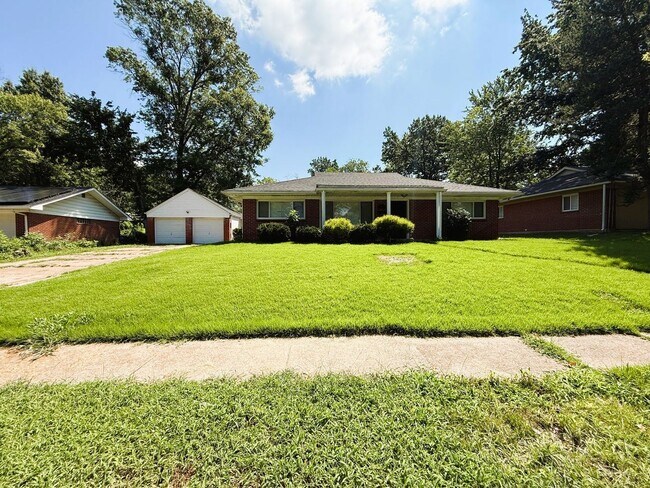 Building Photo - 4 Bedroom Home for Rent in University City!