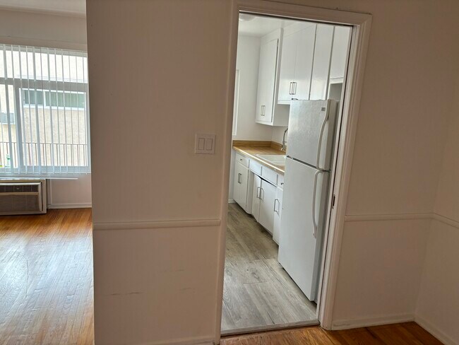 Building Photo - 10749 Camarillo St