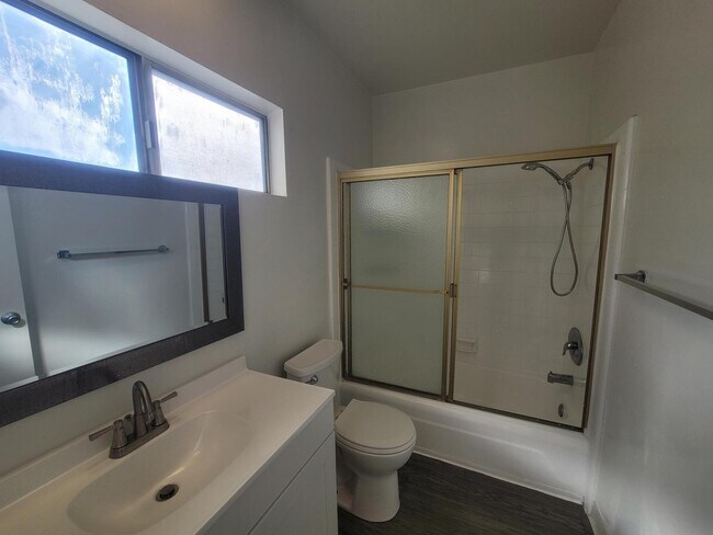 Foto del edificio - 3731 Canfield Ave