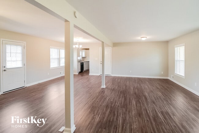 Foto del edificio - 5503 Janice Ln SW