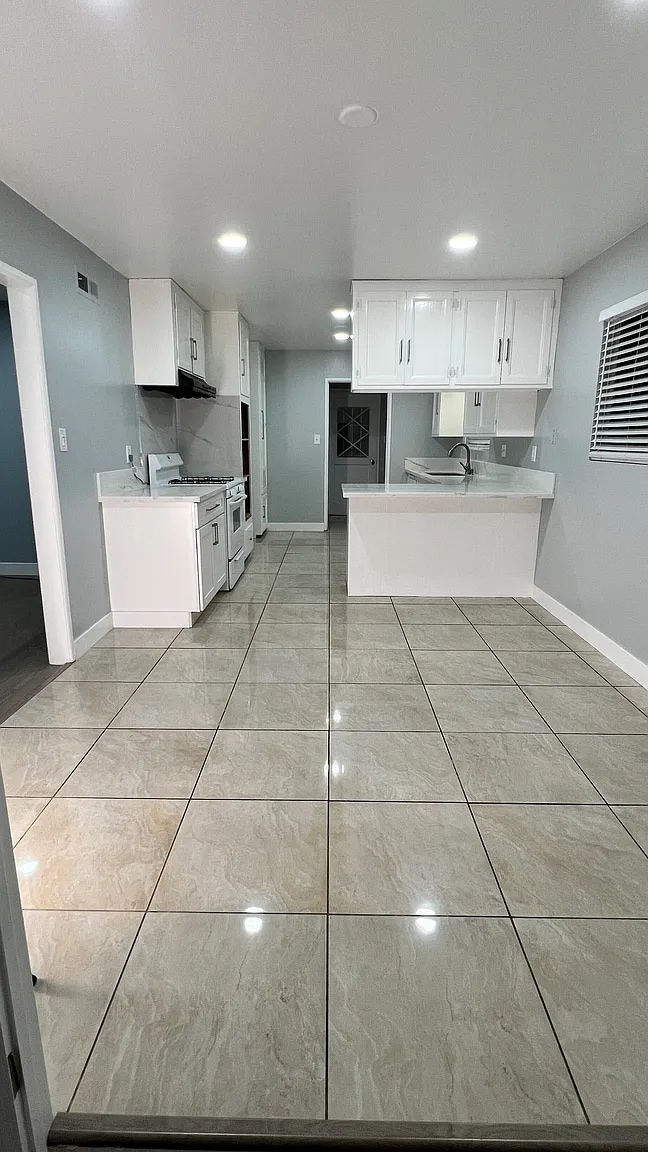 Dining Room - 15503 Bloomfield Ave