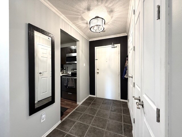 Photo du bâtiment - GORGEOUS Bright 2-Bedroom Apartment for Re...