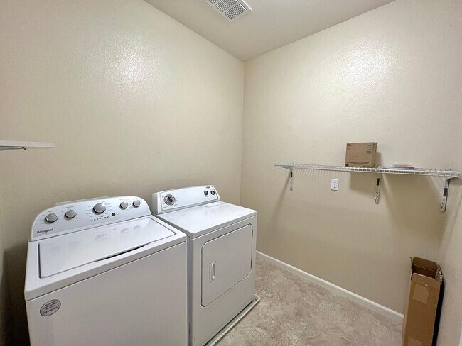 Foto del edificio - 1335 Hadley Dr