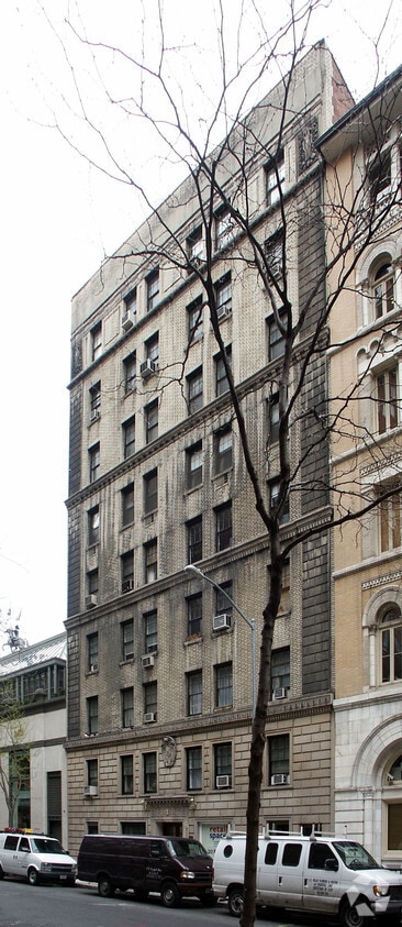 Primary Photo - 27-33 E 62nd St