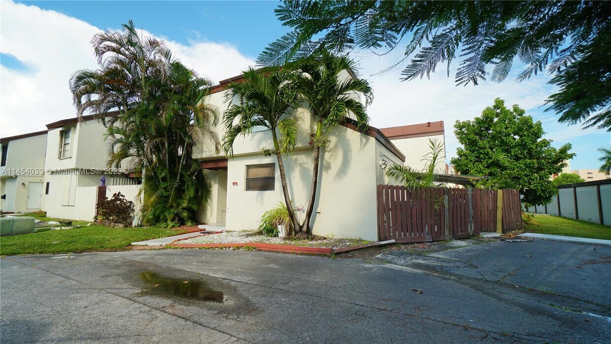 Primary Photo - 9734 NW 4th Ln